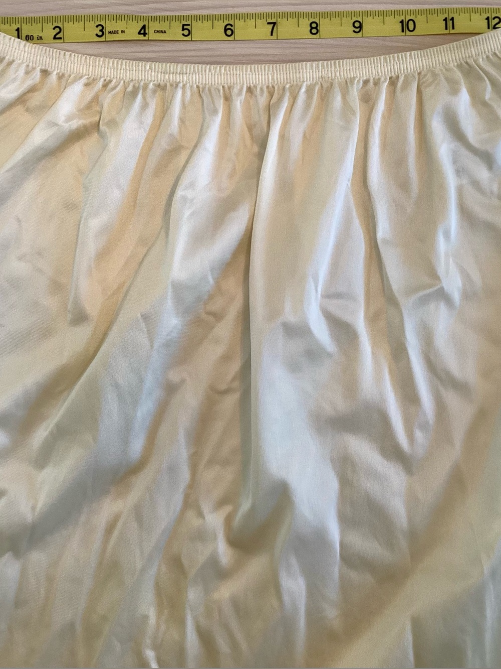 Vintage Vanity Fair Half Slip Ivory Cream Style 11–760 Size 22” Medium 90s-Y2K - Picture 4 of 7